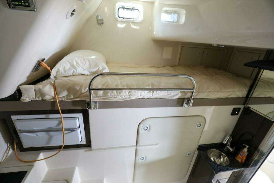 2016 Marquis 660 Sport Yacht