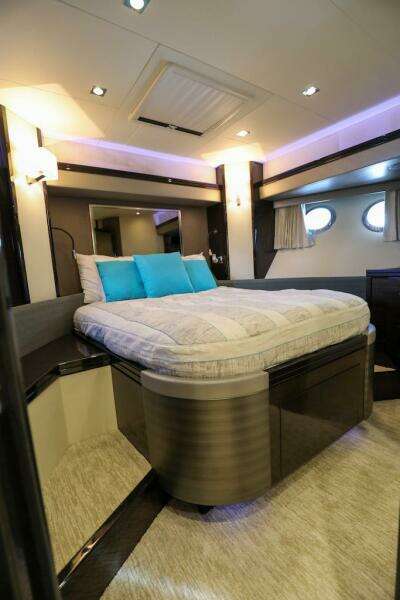 2016 Marquis 660 Sport Yacht