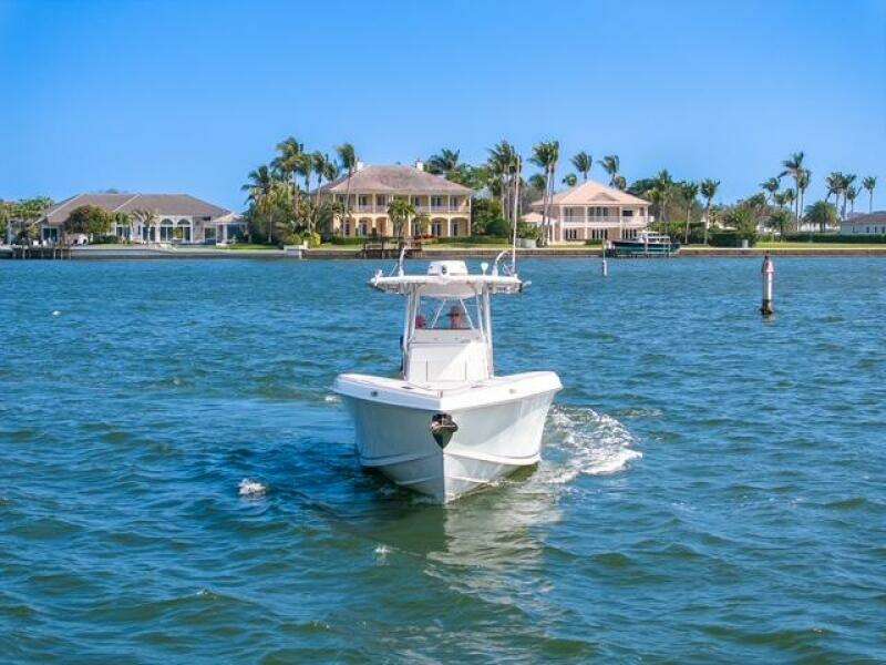 2007 Spectre 37 Center Console