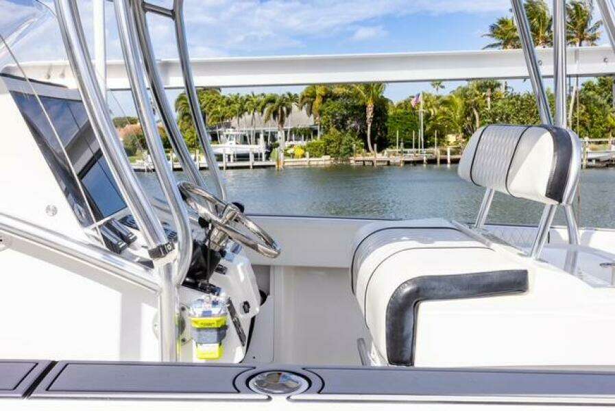 2007 Spectre 37 Center Console