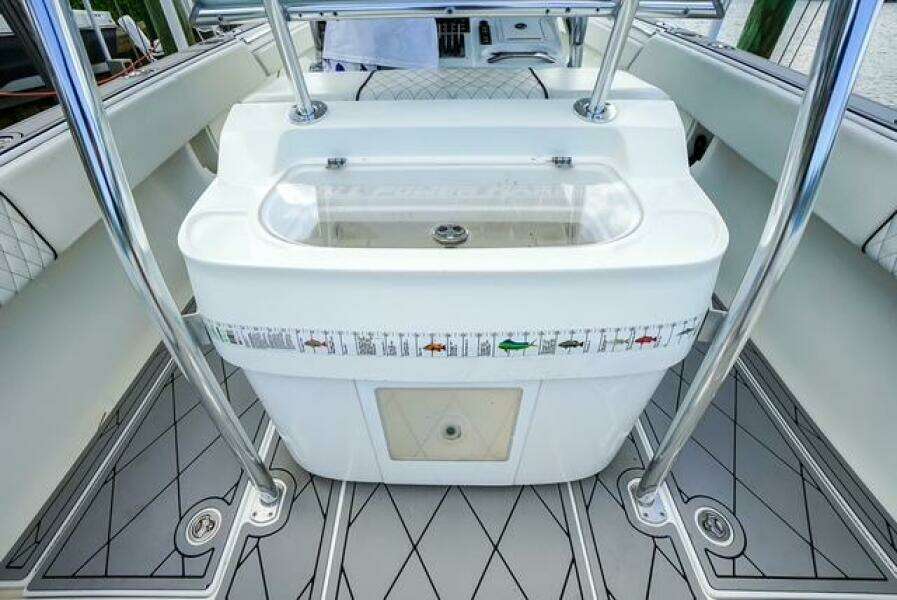 2007 Spectre 37 Center Console