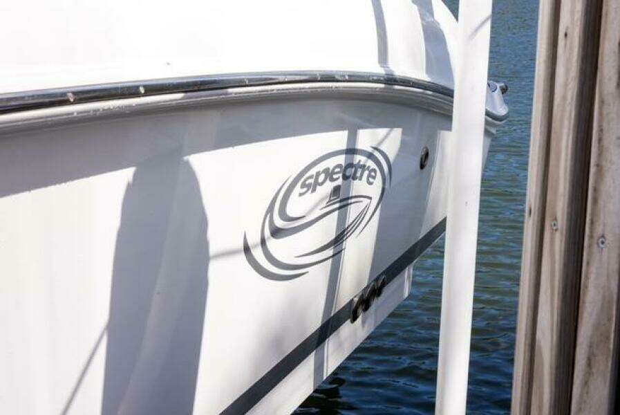 2007 Spectre 37 Center Console