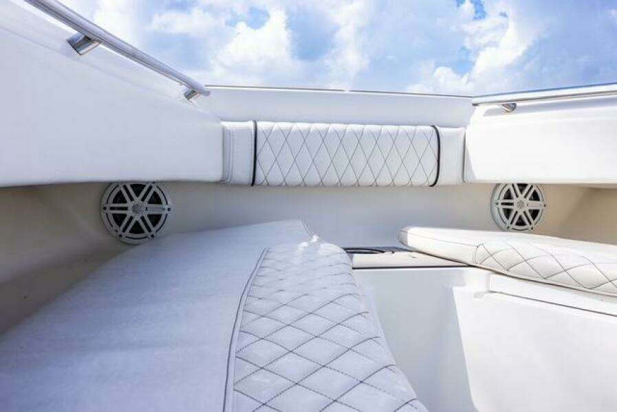 2007 Spectre 37 Center Console