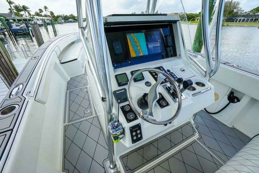 2007 Spectre 37 Center Console