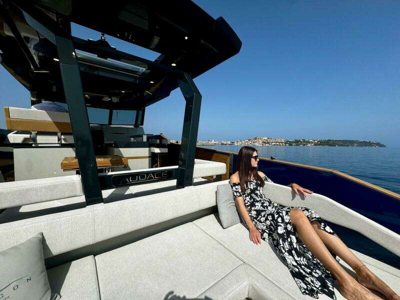 Floor plan of the 2025 Aicon Audace 50 luxury yacht, showcasing cabin layout.