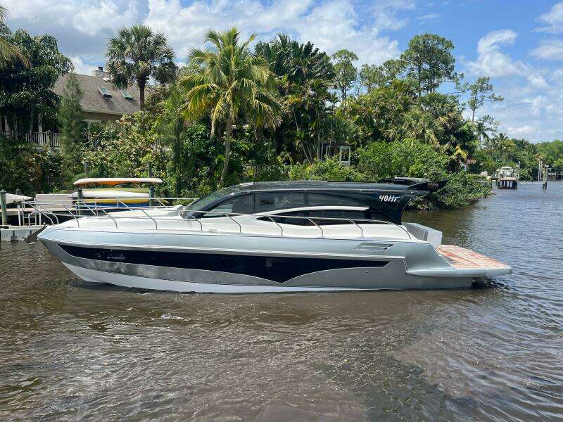 2025 Real 40 HT Luxury 