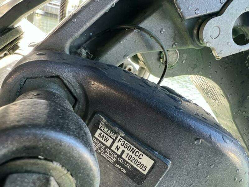 2008 Spectre 34 Center Console