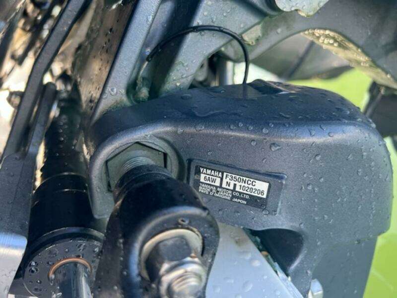 2008 Spectre 34 Center Console