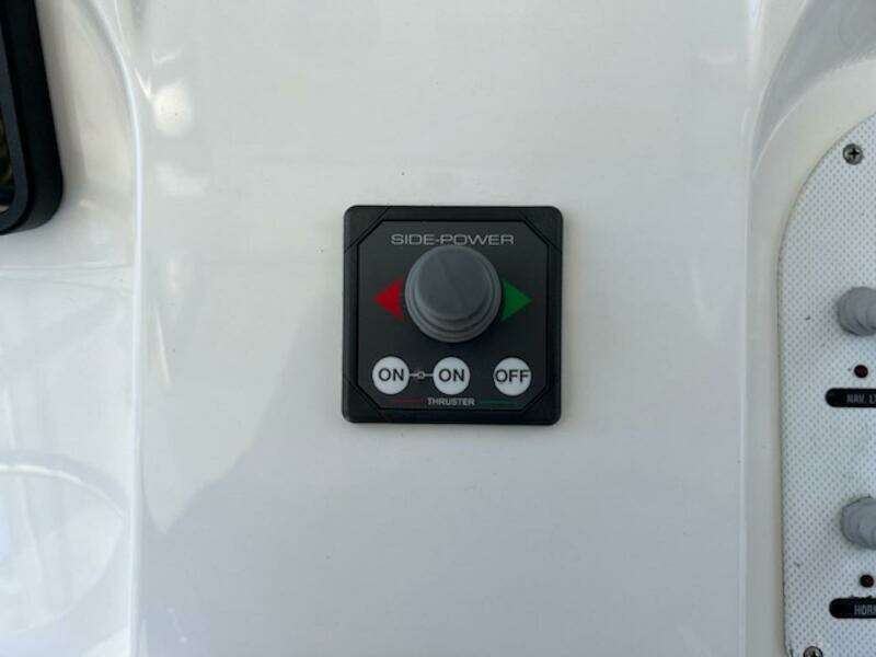 2008 Spectre 34 Center Console