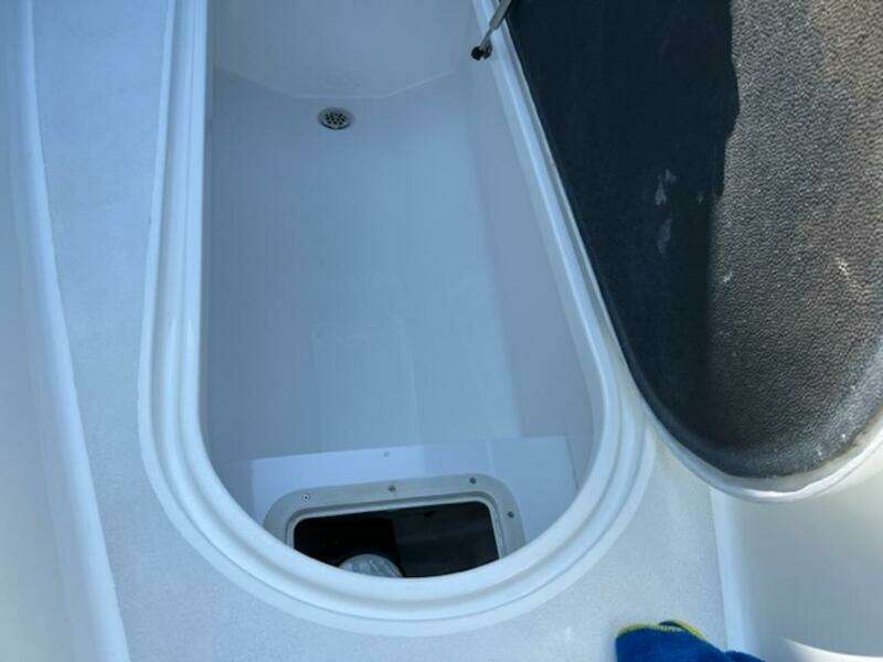2008 Spectre 34 Center Console