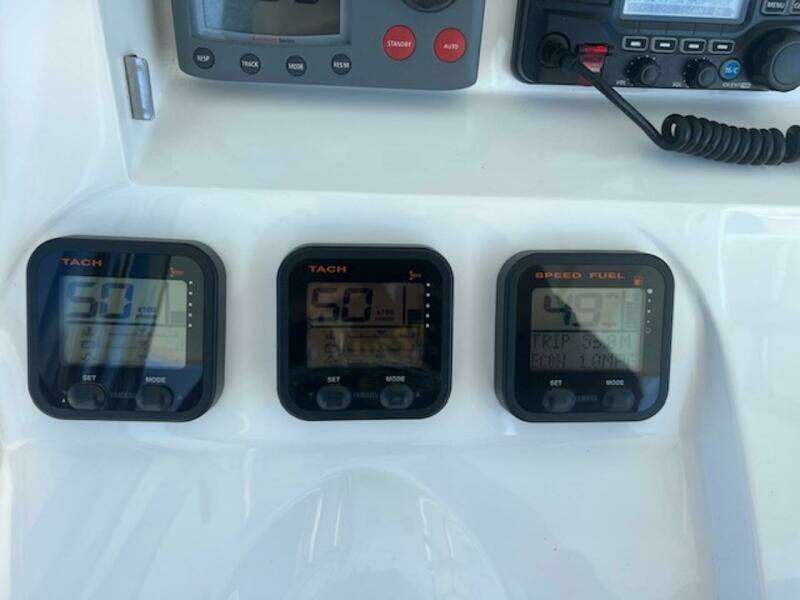 2008 Spectre 34 Center Console