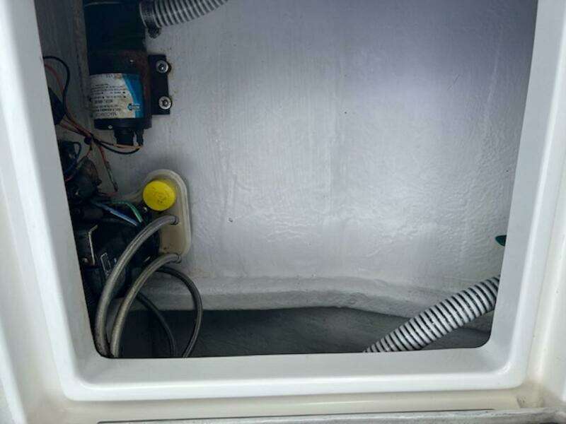 2008 Spectre 34 Center Console