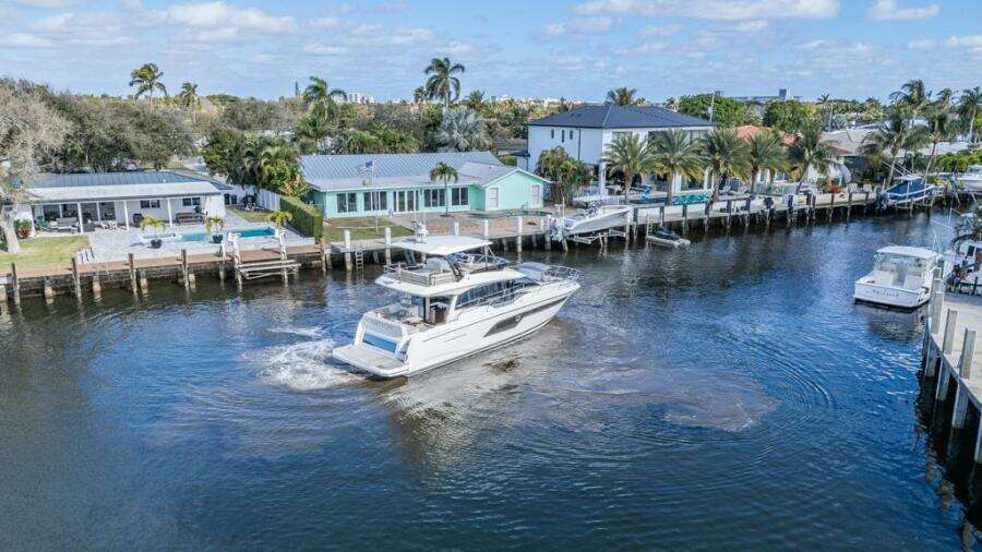 2021 Prestige 520 Flybridge