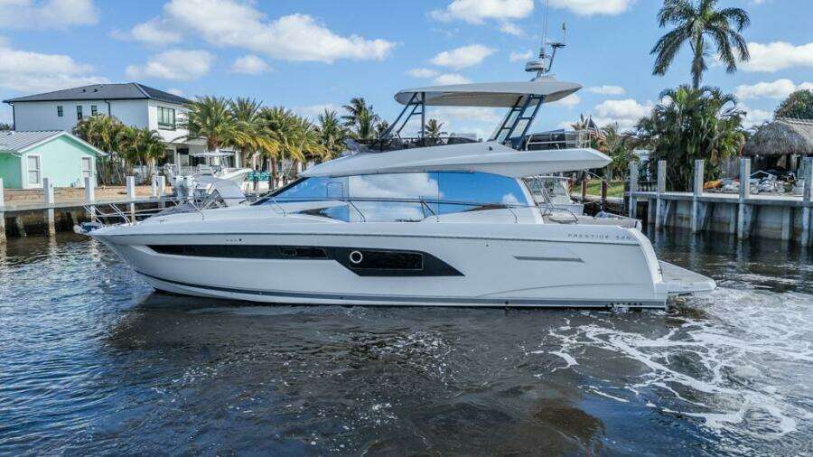 2021 Prestige 520 Flybridge