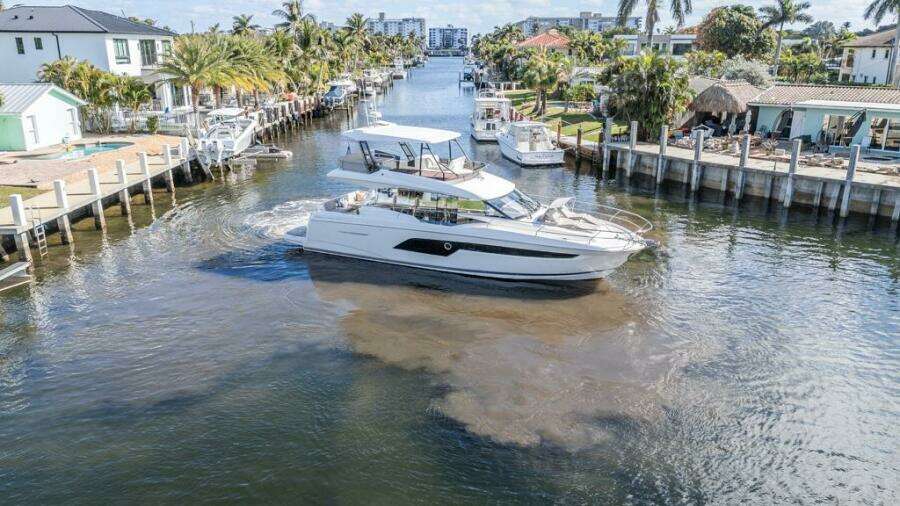 2021 Prestige 520 Flybridge