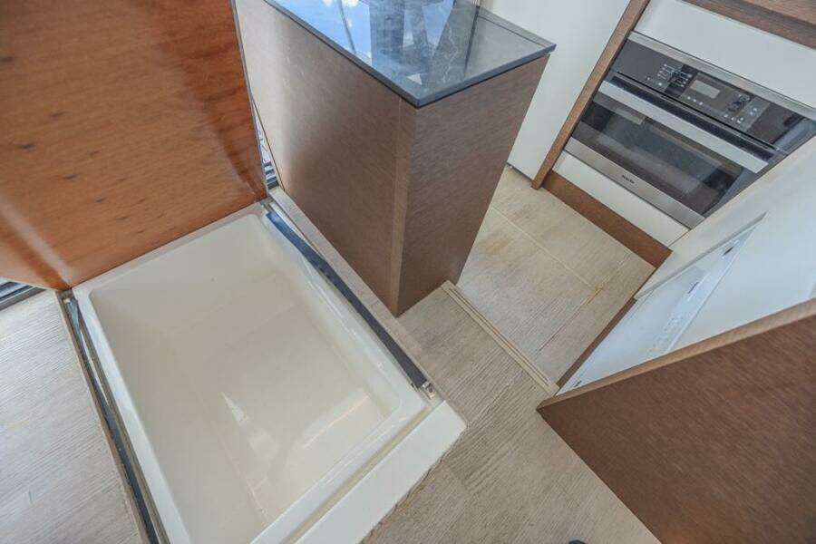 2021 Prestige 520 Flybridge