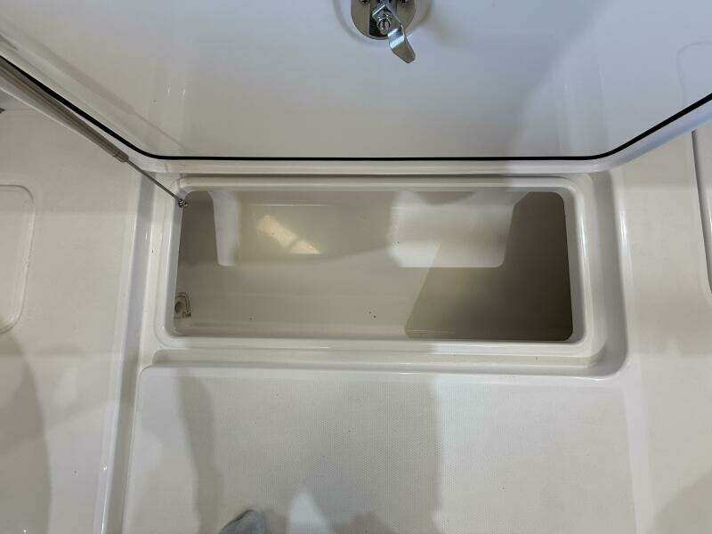2022 Invincible 39 Open Fisherman Port Aft Fishbox