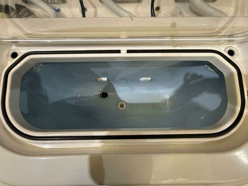 2022 Invincible 39 Open Fisherman Transom Livewell