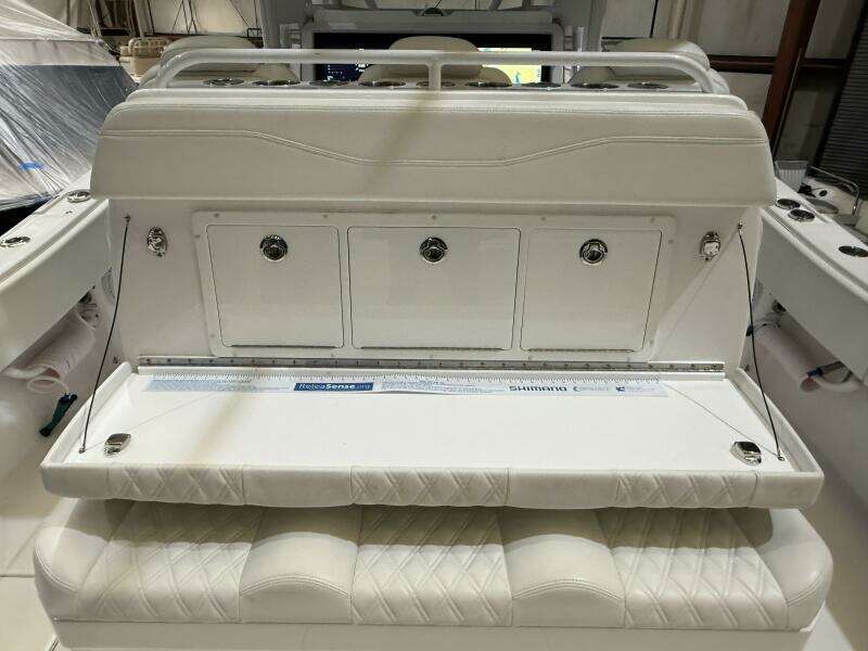 2022 Invincible 39 Open Fisherman Leaning Post Tackle Station Closed