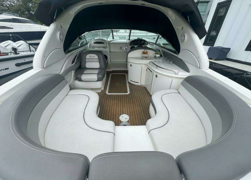 2007 Sea Ray 29SLX with cuddy cabin