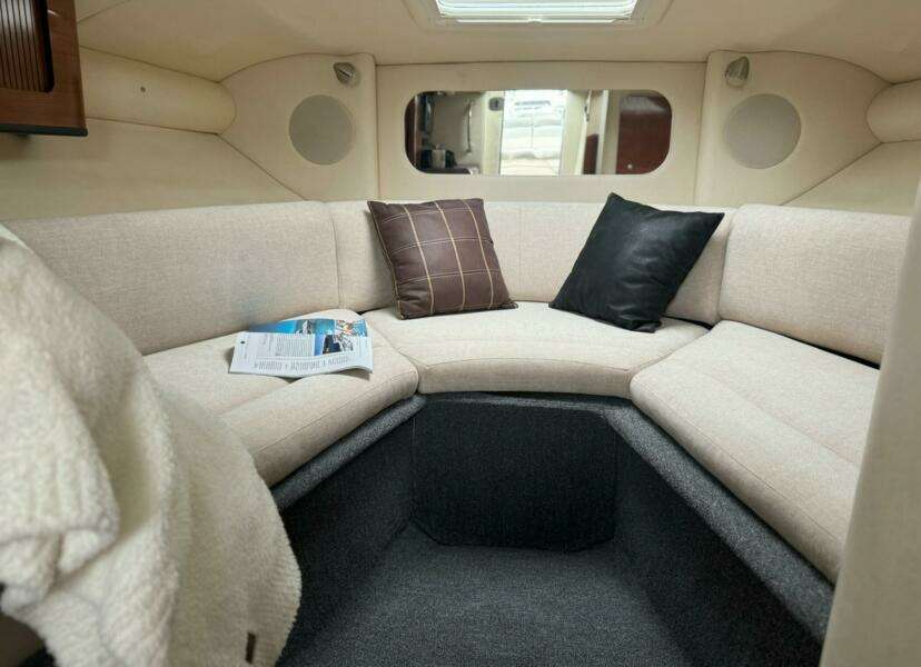 2007 Sea Ray 29SLX with cuddy cabin