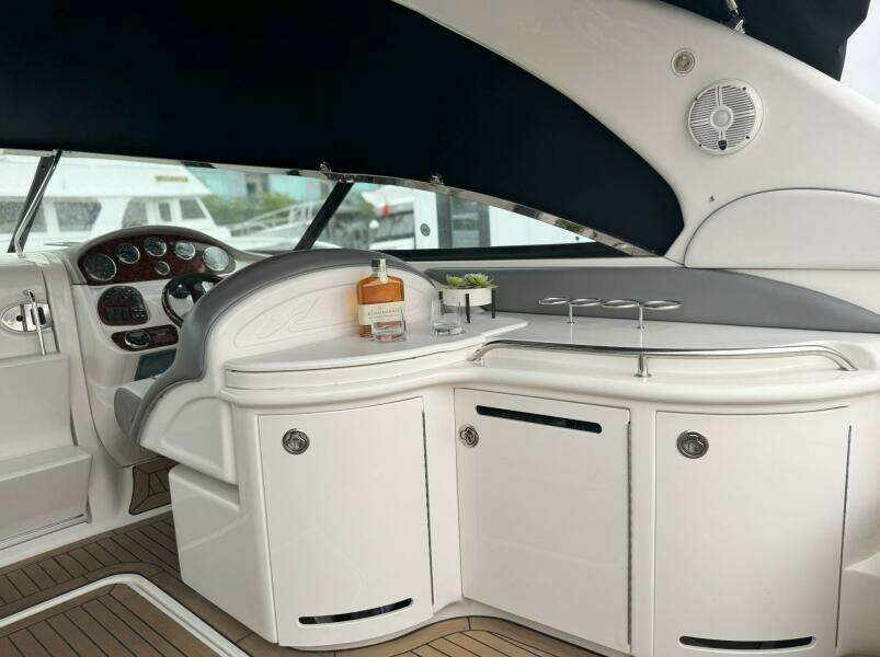 2007 Sea Ray 29SLX with cuddy cabin
