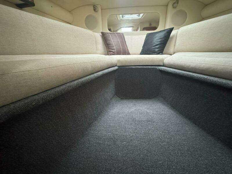 2007 Sea Ray 29SLX with cuddy cabin