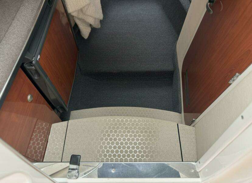 2007 Sea Ray 29SLX with cuddy cabin