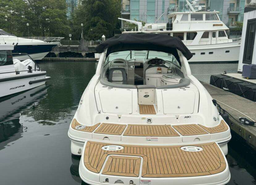 2007 Sea Ray 29SLX with cuddy cabin