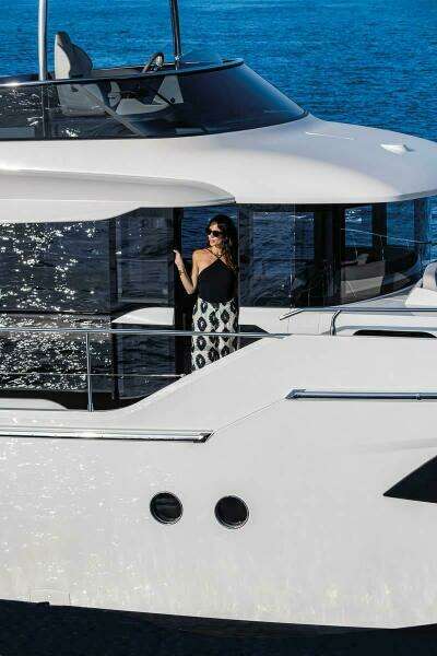 2027 Absolute 53 Navetta