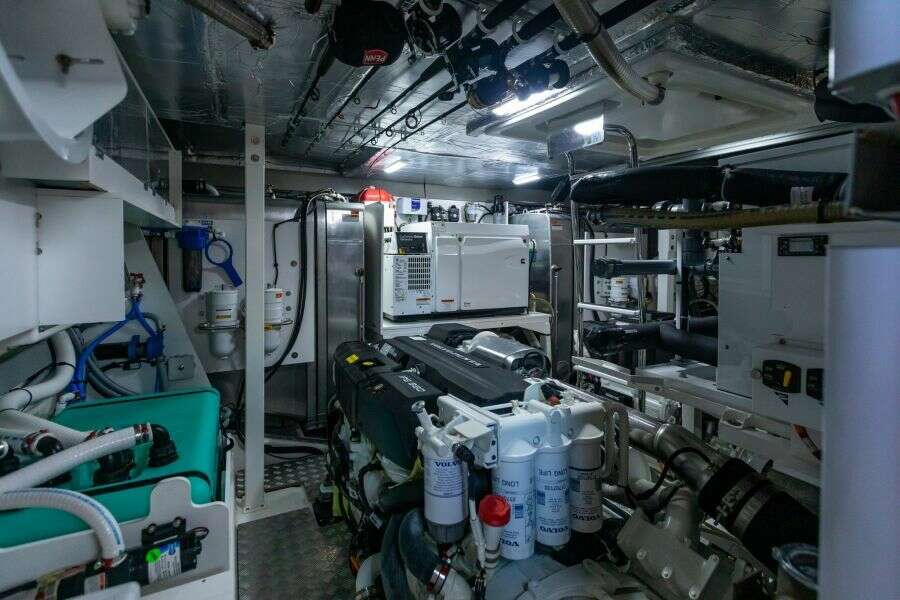 2020 Prestige 630 FB  Engine Room