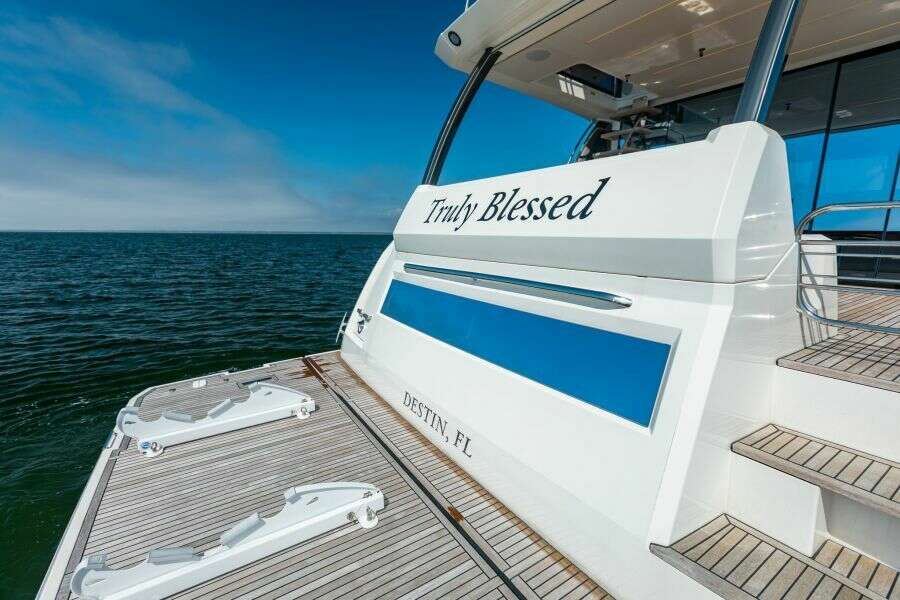 2020 Prestige 630 FB  Transom