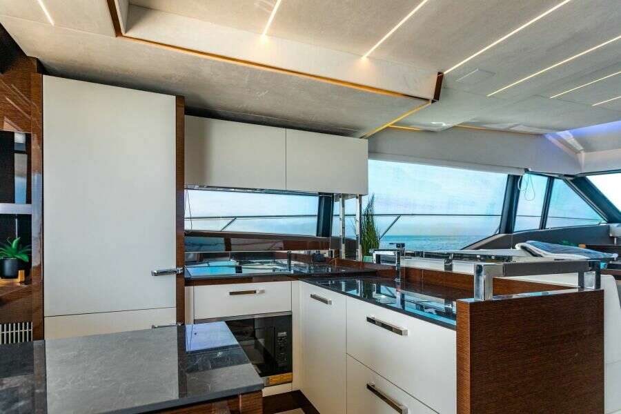 2020 Prestige 630 FB  Galley