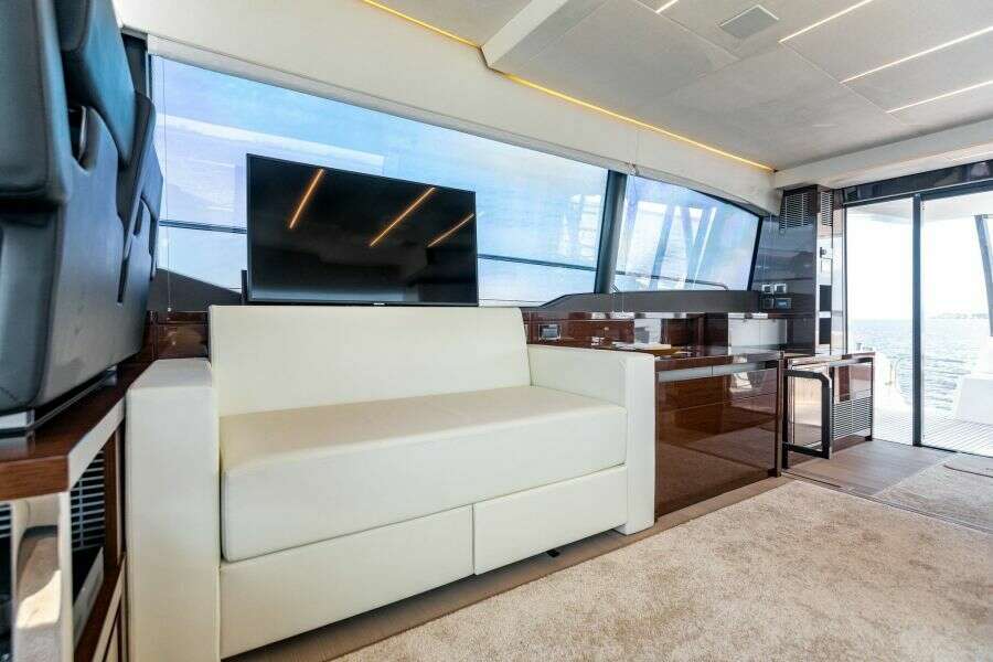 2020 Prestige 630 FB  Salon 1