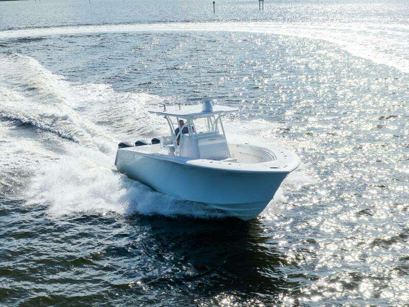SeaHunter 33 Bloodline - Exterior Profile