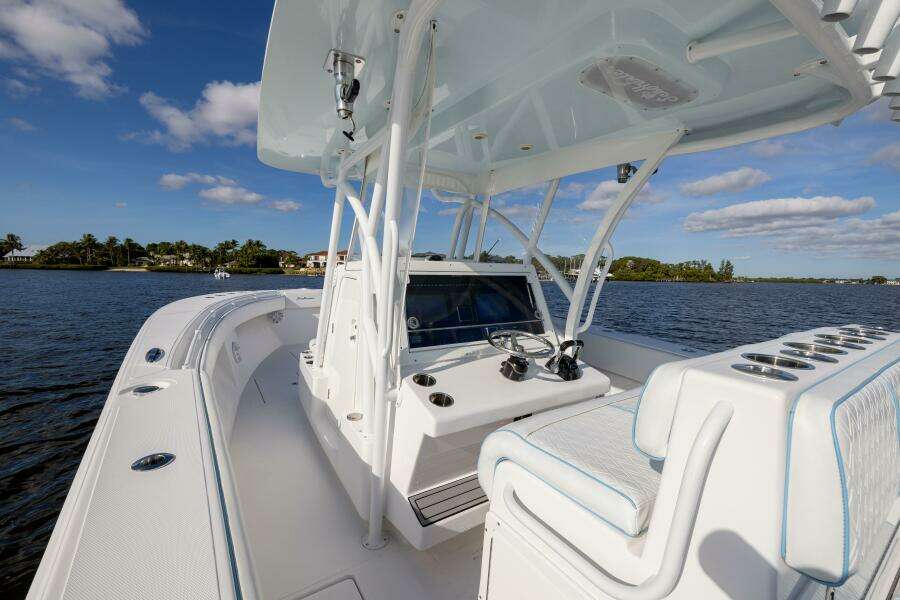 SeaHunter 33 Bloodline - Exterior Helm
