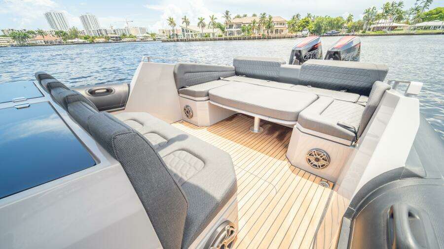 2025 38 Skipper NC Center Console