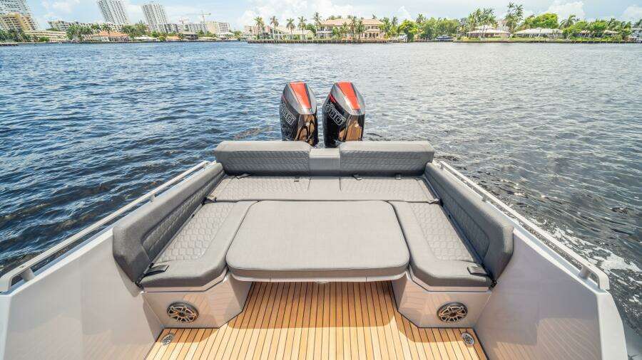 2025 38 Skipper NC Center Console