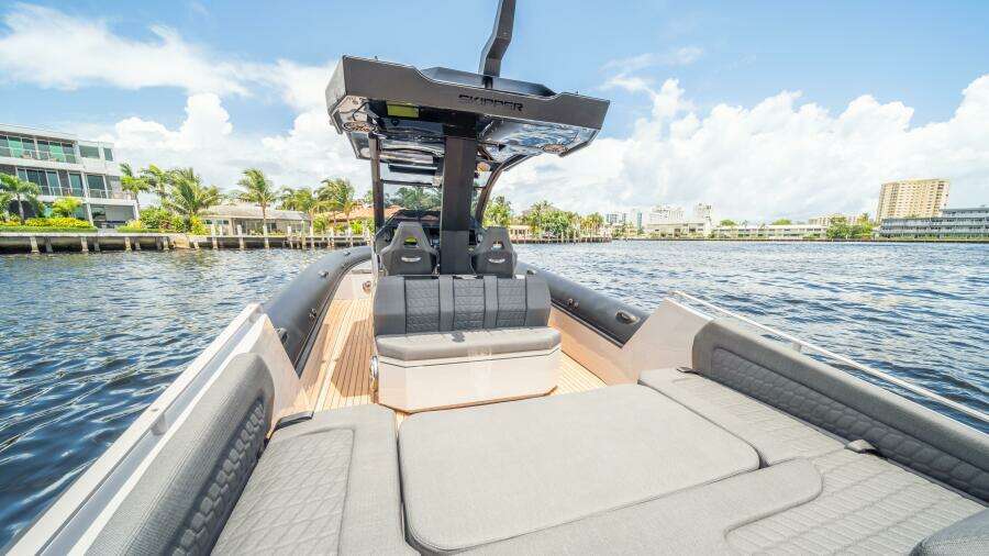 2025 38 Skipper NC Center Console