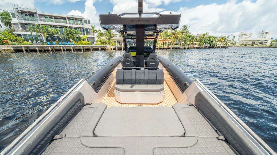 2025 38 Skipper NC Center Console