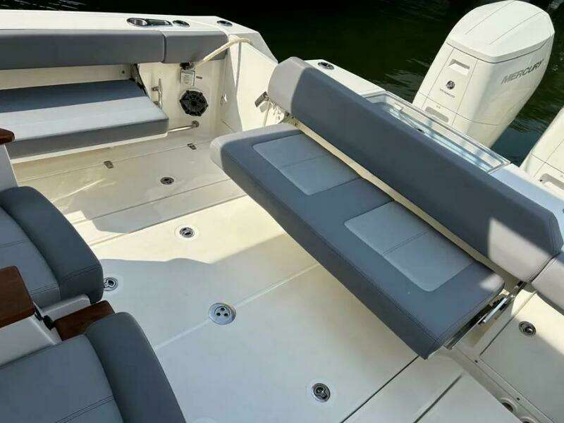 2023 Boston Whaler 360 Outrage