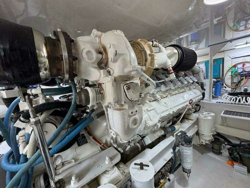 2007 Viking 52 Convertible