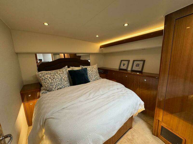 2007 Viking 52 Convertible