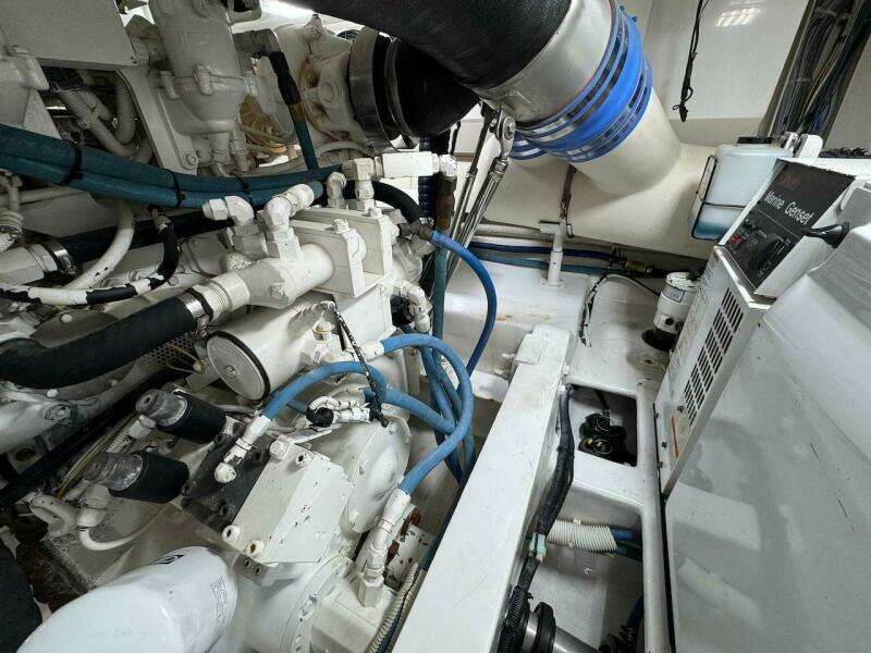 2007 Viking 52 Convertible