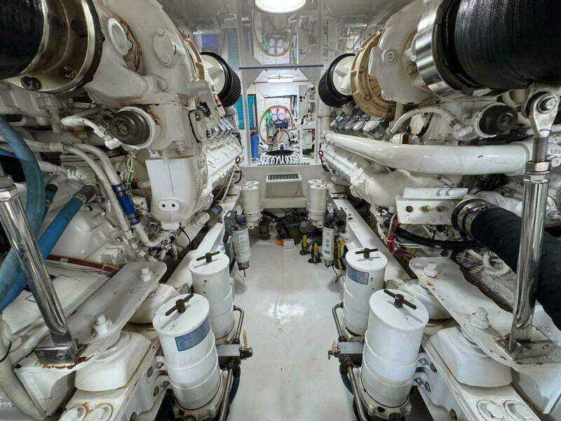 2007 Viking 52 Convertible