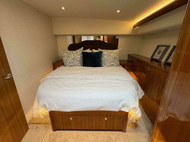 2007 Viking 52 Convertible