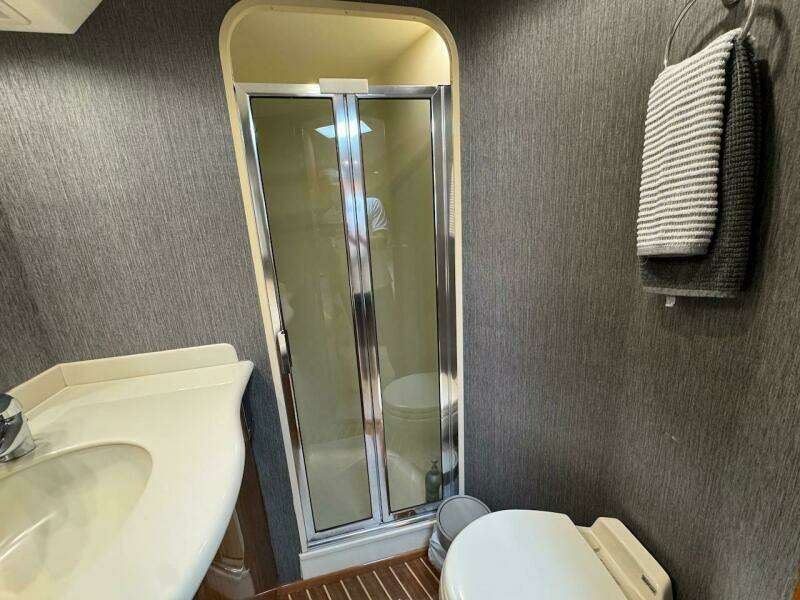 2007 Viking 52 Convertible