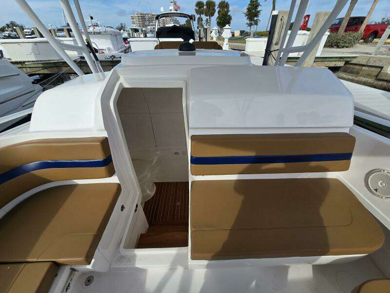 2018 Intrepid 375 Walkaround