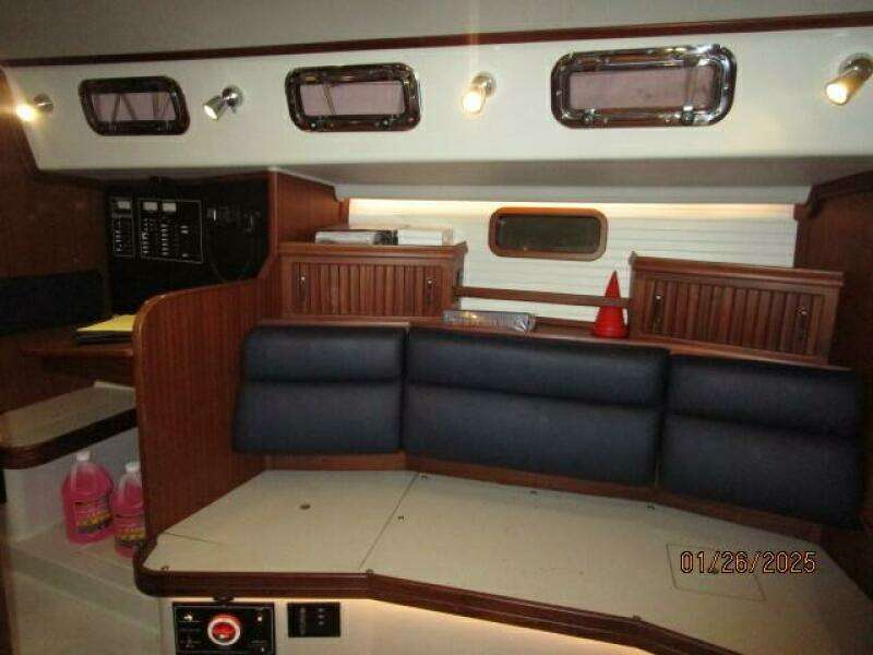 40' Blue Jacket salon port