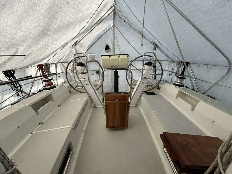 40' Blue Jacket cockpit aft